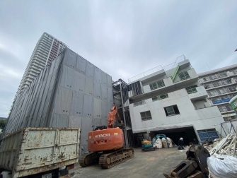本社解体工事中01