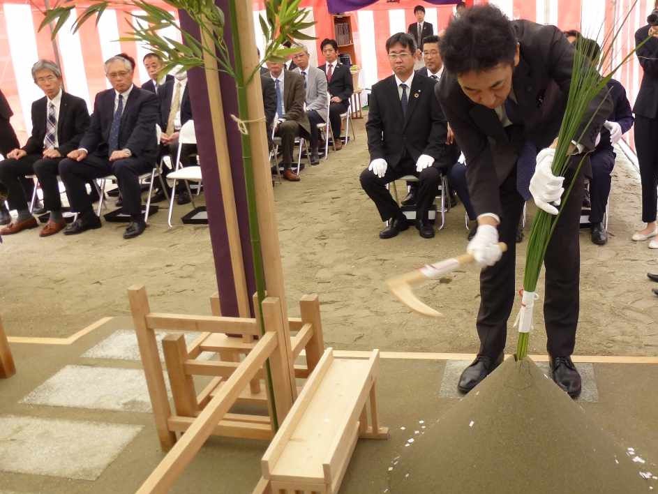 建替え工事起工式の様子