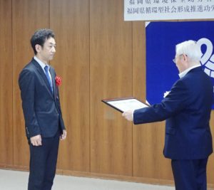 福岡県知事より表彰の様子